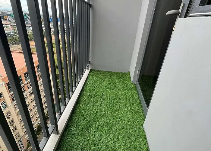 Modern Sanctuary Near - Moa Apartment Manila