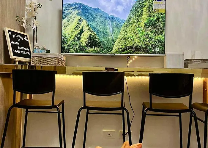 Modern Sanctuary Near - Moa Apartment *