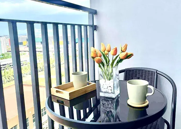 Apartment Modern Sanctuary Near - Moa *